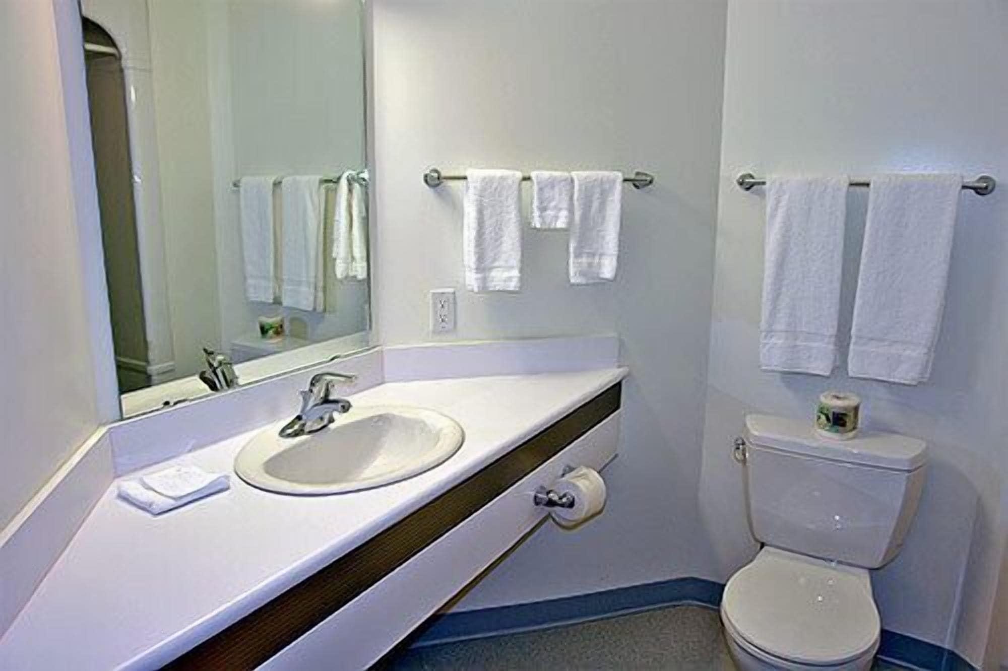 Days Inn By Wyndham Stony Plain Exterior foto