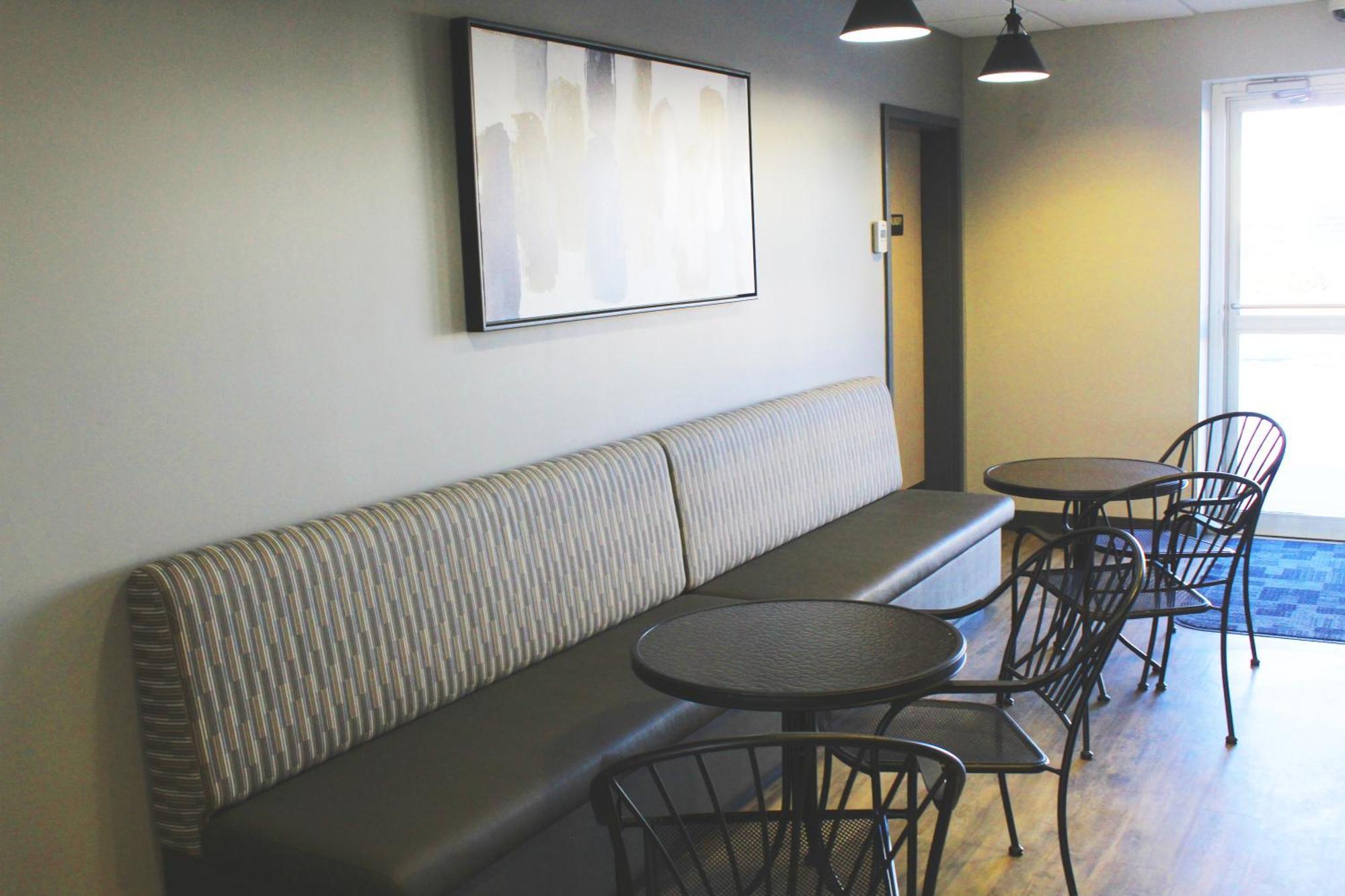 Days Inn By Wyndham Stony Plain Exterior foto