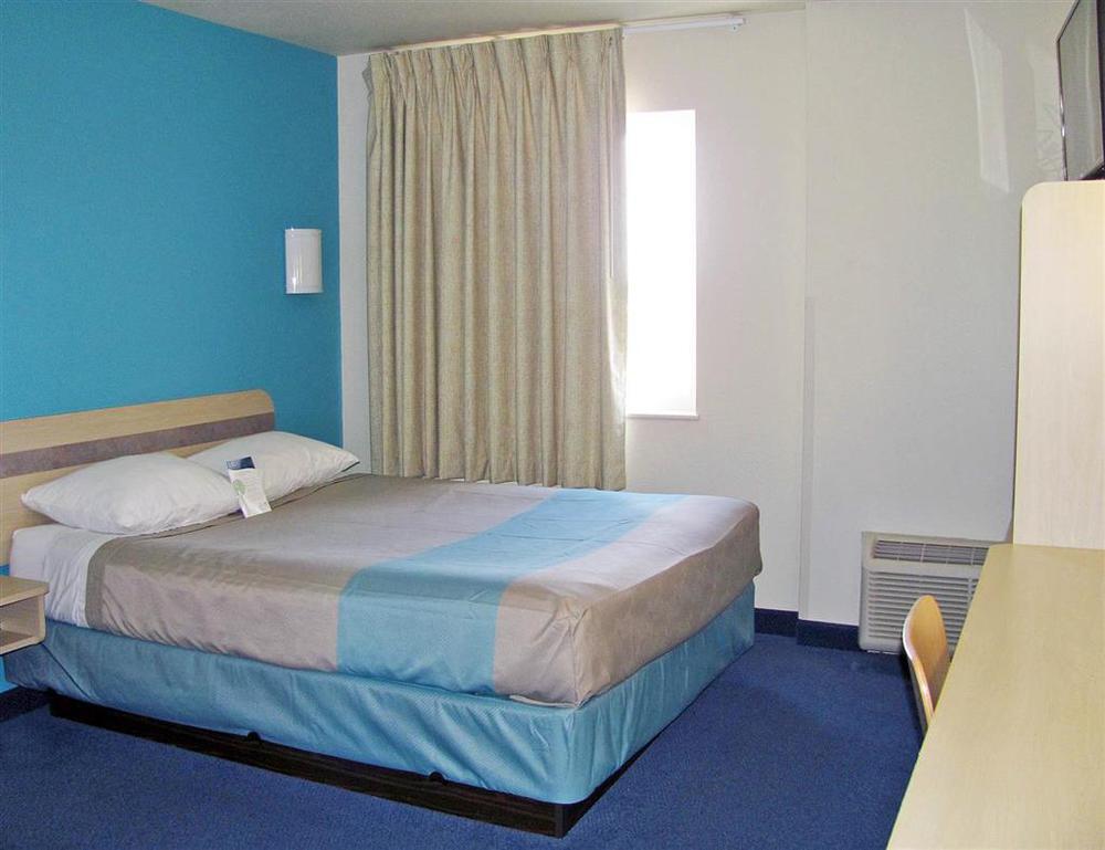 Days Inn By Wyndham Stony Plain Habitación foto