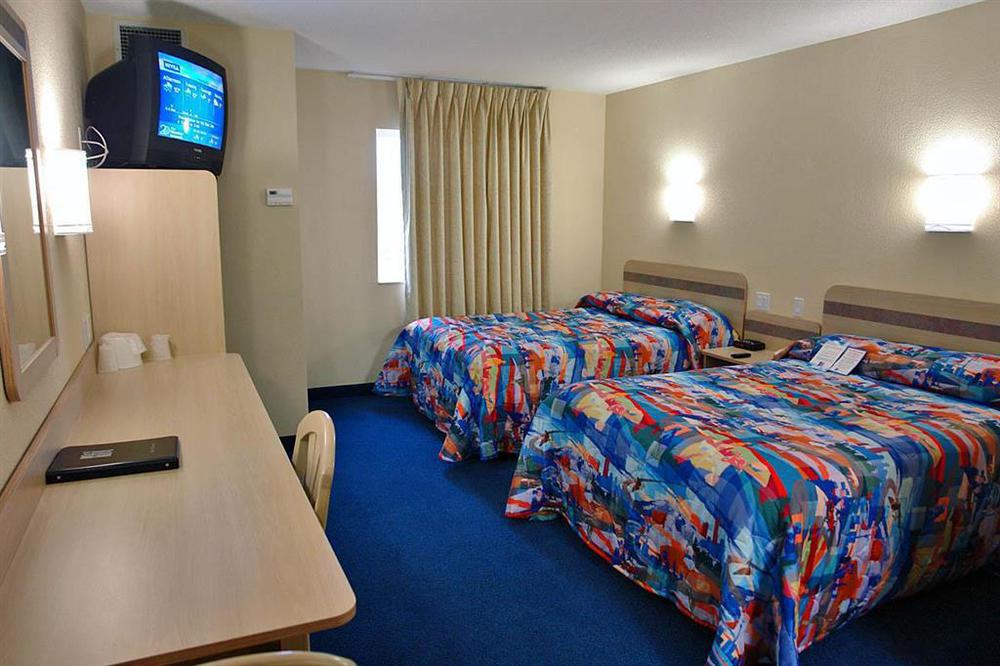 Days Inn By Wyndham Stony Plain Habitación foto
